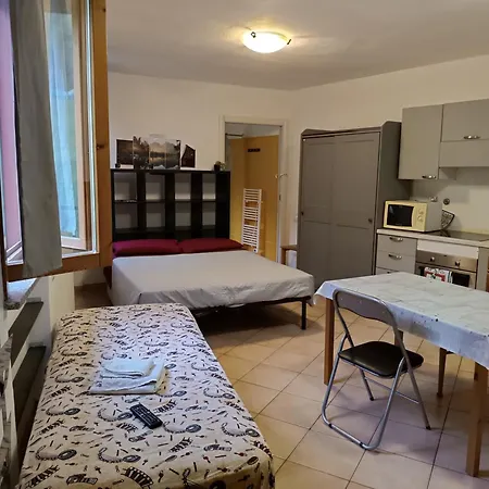 ベッド・アンド・ブレックファスト Anime Salve Restaurant 3*